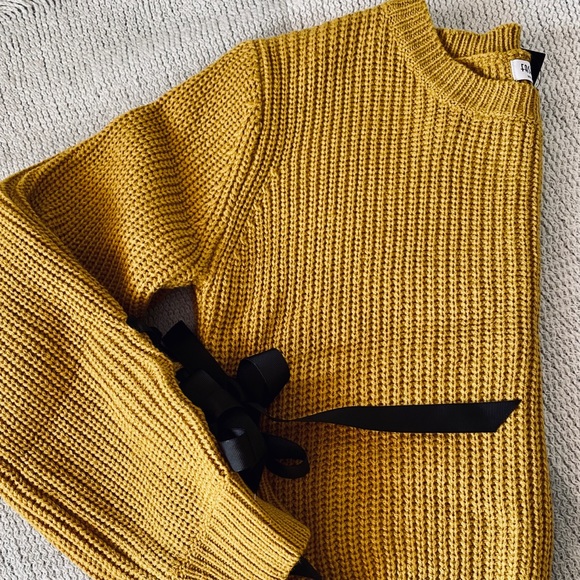 NWT - Picture 4 of 6